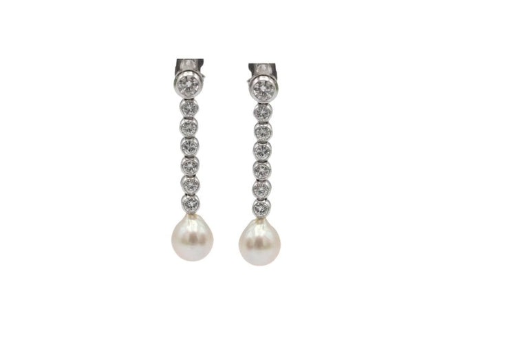 Boucles d'oreilles Boucles d’oreilles pendantes en or blanc 14 carats, diamants et perles 58 Facettes PP10