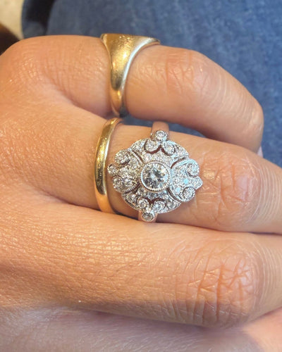 Bague 54 Bague Pompadour en or blanc 18 carats avec diamants 58 Facettes BM295