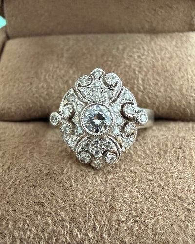 Bague 54 Bague Pompadour en or blanc 18 carats avec diamants 58 Facettes BM295