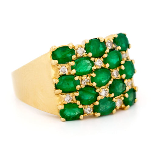 Bague 59.5 Bague pavée en or jaune 18k avec émeraudes et diamants 58 Facettes C3A0873746D6496299E553C4B70E4B58