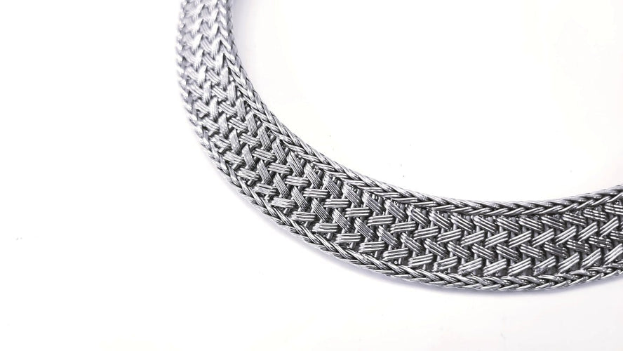Collier CAPLAIN PARIS - Collier semi-rigide en or blanc 18k 58 Facettes Coll.2555