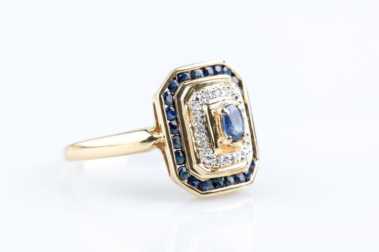 Bague 56 Bague en or jaune 18 carats, 29 saphirs bleus et 8 diamants, 4,20 g 58 Facettes BG-SAPHORJ-107