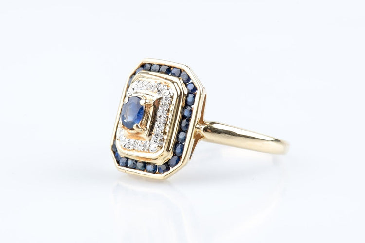 Bague 56 Bague en or jaune 18 carats, 29 saphirs bleus et 8 diamants, 4,20 g 58 Facettes BG-SAPHORJ-107