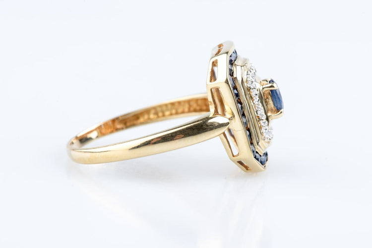 Bague 56 Bague en or jaune 18 carats, 29 saphirs bleus et 8 diamants, 4,20 g 58 Facettes BG-SAPHORJ-107