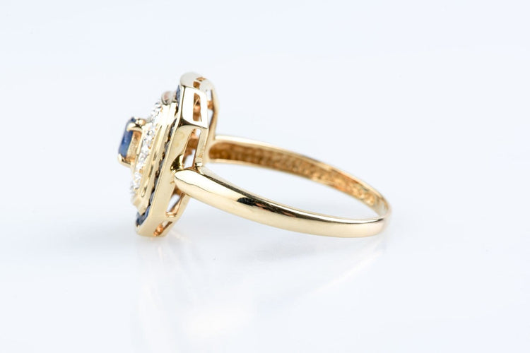Bague 56 Bague en or jaune 18 carats, 29 saphirs bleus et 8 diamants, 4,20 g 58 Facettes BG-SAPHORJ-107