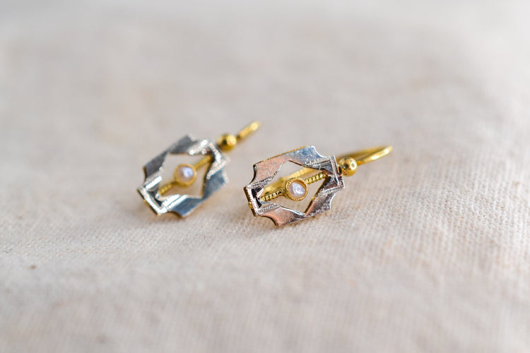 Boucles d'oreilles Boucles d’oreilles dormeuses Art déco avec perles, en or jaune et blanc 18 carats 58 Facettes 4243