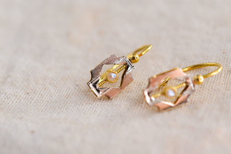 Boucles d'oreilles Boucles d’oreilles dormeuses Art déco avec perles, en or jaune et blanc 18 carats 58 Facettes 4243
