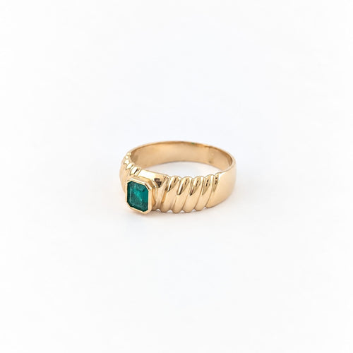 Bague 52 Bague godronnée en or jaune 18 carats et émeraude 58 Facettes 38378