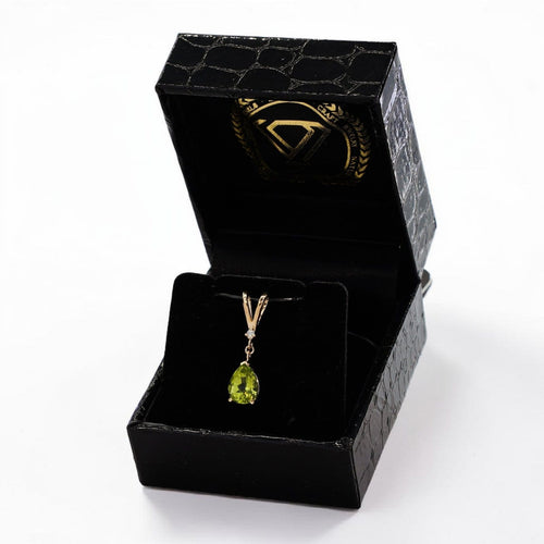 Pendentif Pendentif en or jaune 14k avec péridot naturel et diamant 58 Facettes P0016