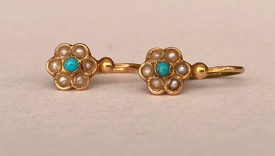 Boucles d'oreilles Boucles d’oreilles dormeuses anciennes en or jaune 18k, turquoise, perles et boîte d’origine 58 Facettes earrings