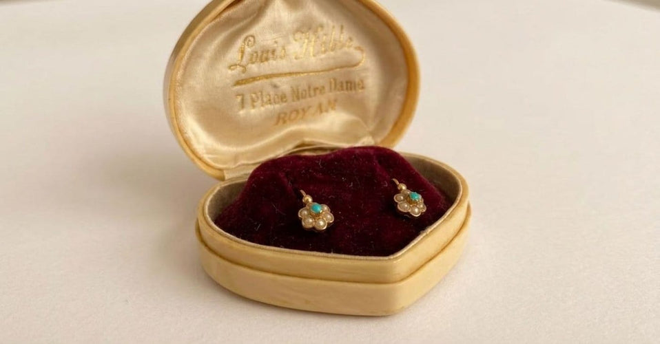 Boucles d'oreilles Boucles d’oreilles dormeuses anciennes en or jaune 18k, turquoise, perles et boîte d’origine 58 Facettes earrings