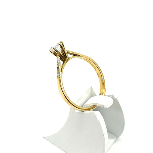 Bague 59 Bague solitaire accompagnée en or jaune et diamants 58 Facettes Z15B51484