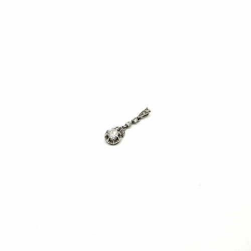 Pendentif Pendentif en or blanc et diamants 58 Facettes Z15B51659