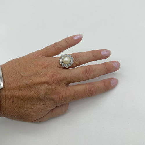 Bague 50 Bague ancienne en or rose 750 avec perle de culture et diamants 58 Facettes Z15B51595