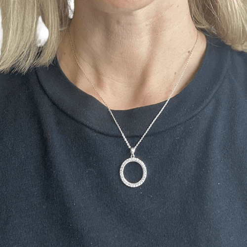 Pendentif Pendentif en or blanc et diamants 58 Facettes Z15B50618