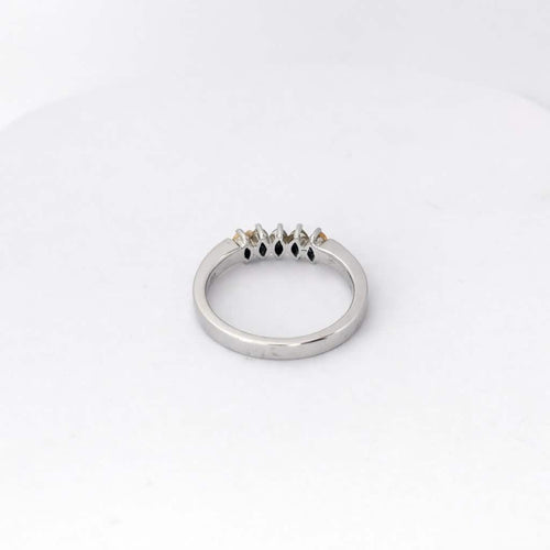 Bague 52 Bague en or blanc 18 carats et diamants taille marquise 58 Facettes 27781