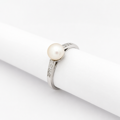 Bague 53 Bague en or blanc avec perle et diamants 58 Facettes 29582
