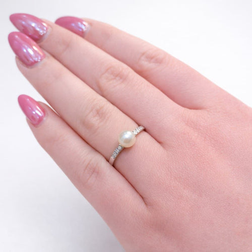 Bague 53 Bague en or blanc avec perle et diamants 58 Facettes 29582