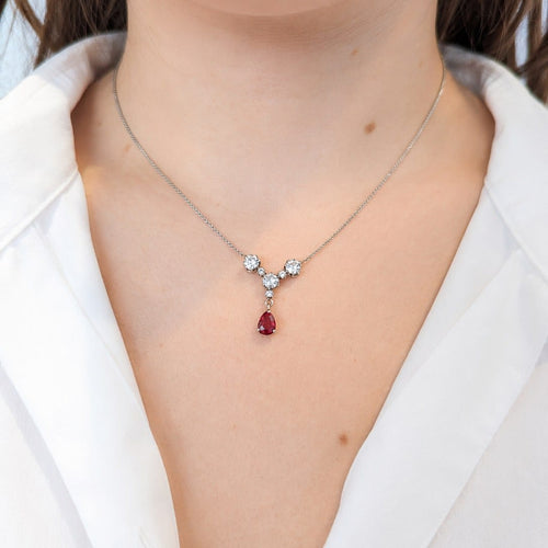 Collier Collier en or blanc 18 carats, diamants et rubis 58 Facettes 29573