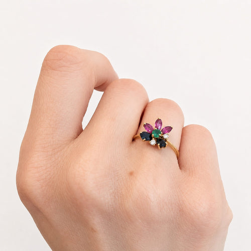 Bague 53 Bague florale en or jaune 18 carats, émeraude, rubis, saphirs et diamants 58 Facettes 29575