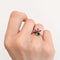 Bague 53 Bague florale en or jaune 18 carats, émeraude, rubis, saphirs et diamants 58 Facettes 29575
