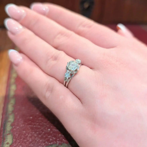 Bague 54 Bague trilogie en or blanc et diamants taille ancienne 58 Facettes 31885