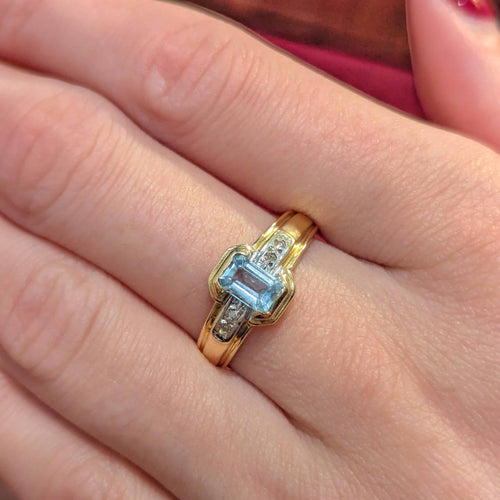 Bague 57 Bague en or jaune avec aigue-marine et diamants 58 Facettes 32640