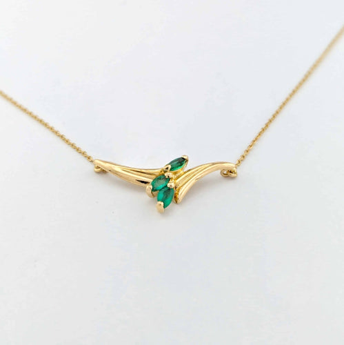 Collier Collier pendentif en or jaune 18 carats et émeraudes 58 Facettes 33142