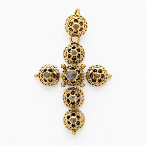 Pendentif Pendentif croix en or jaune et diamants 58 Facettes 32666