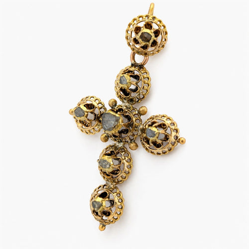 Pendentif Pendentif croix en or jaune et diamants 58 Facettes 32666