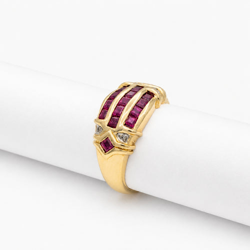 Bague 52 Bague en or jaune, rubis synthétiques et diamants 58 Facettes 32229