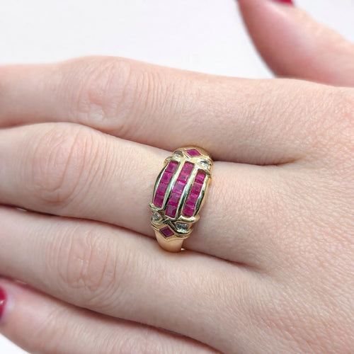 Bague 52 Bague en or jaune, rubis synthétiques et diamants 58 Facettes 32229