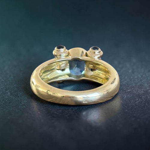 Bague 56 Bague saphir et diamants baguettes en or jaune 18 carats 58 Facettes 342