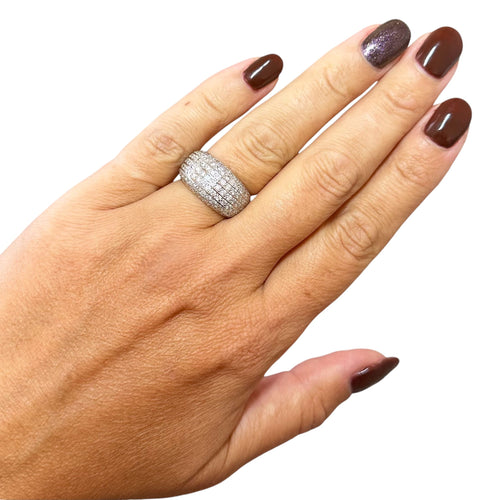 Bague 54 Bague pavée de diamants en or 18 carats 58 Facettes 330