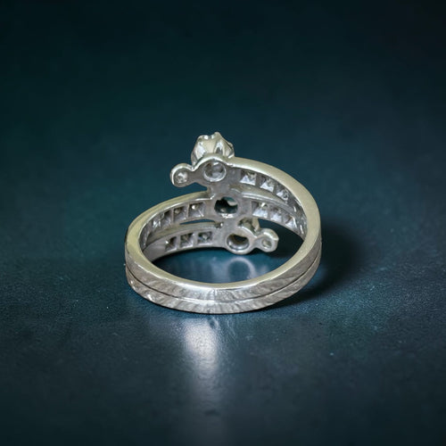 Bague 54 Bague saphir 0,42 carat et diamants en or blanc 18 carats 58 Facettes 267