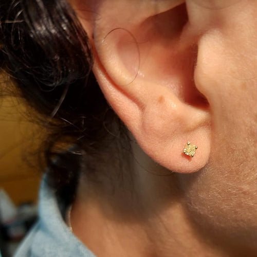 Boucles d'oreilles Guidetti - Boucles d'oreilles point de lumière en or jaune diamants fancy yellow 58 Facettes G3546