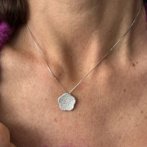 Collier Collier - Pendentif fleur en or blanc 750 et diamants 58 Facettes 15146