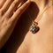 Pendentif Pendentif cœur en or jaune 14 carats et diamants blancs et noirs 58 Facettes