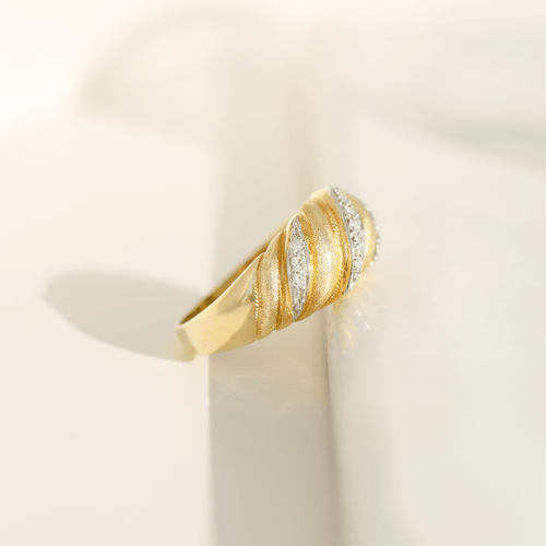 Bague 58 Bague vague vintage en or jaune 14 ct et diamants 58 Facettes