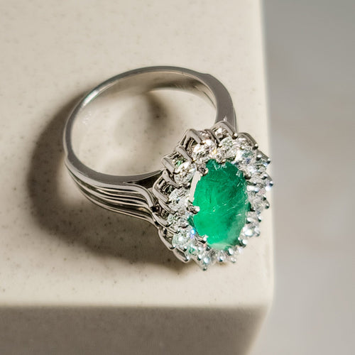 Bague 52.5 Bague en or blanc 14 carats avec émeraude et diamants 58 Facettes 2977
