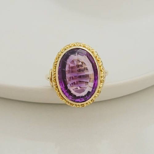 Bague 67 Bague vintage en or jaune 14K avec améthyste ovale 58 Facettes 3135