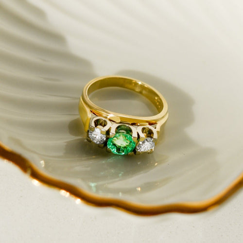 Bague 55.5 Bague en or jaune 14 carats avec diamants et émeraude 58 Facettes 2700