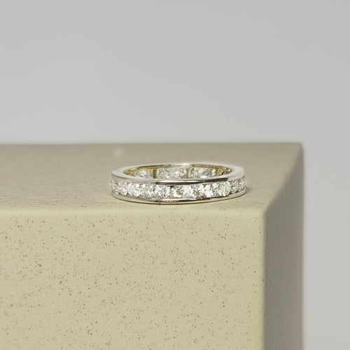 Bague 60 Bague mémoire en or blanc ou jaune 18 carats et diamants 58 Facettes 2599