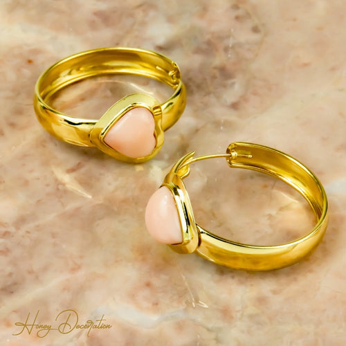 Boucles d'oreilles Créoles en or jaune 18 carats avec insert en corail 58 Facettes 2515