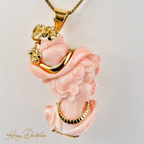 Broche Damenportrait - Broche en or jaune 18 carats et corail 58 Facettes 2514
