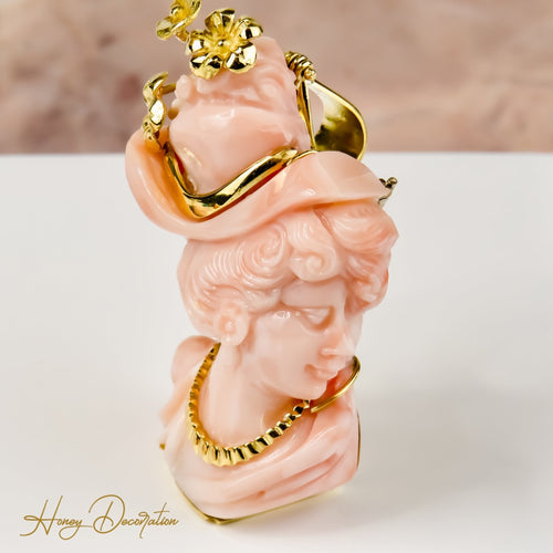 Broche Damenportrait - Broche en or jaune 18 carats et corail 58 Facettes 2514
