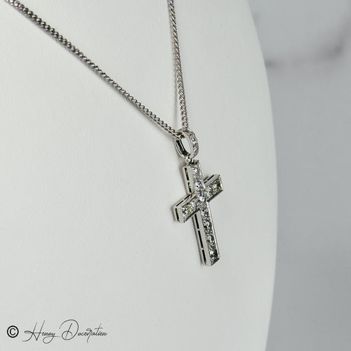 https://cdn.shopify.com/s/files/1/0442/6560/3235/files/antiker-kreuzanhanger-aus-14-karat-weissgold-mit-diamantenhoney-jewelry-2105098.jpg?v=1772565321