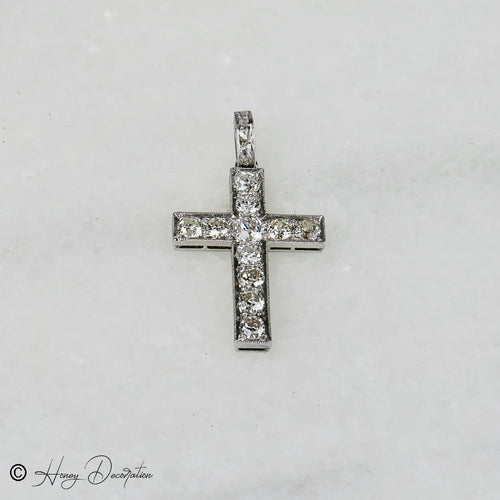 https://cdn.shopify.com/s/files/1/0442/6560/3235/files/antiker-kreuzanhanger-aus-14-karat-weissgold-mit-diamantenhoney-jewelry-1673793.jpg?v=1772565321