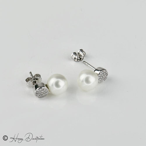 Boucles d'oreilles Boucles d'oreilles puces en or blanc 585 avec perles et diamants 58 Facettes 2305