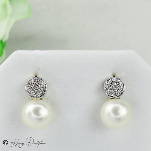 Boucles d'oreilles Boucles d'oreilles puces en or blanc 585 avec perles et diamants 58 Facettes 2305